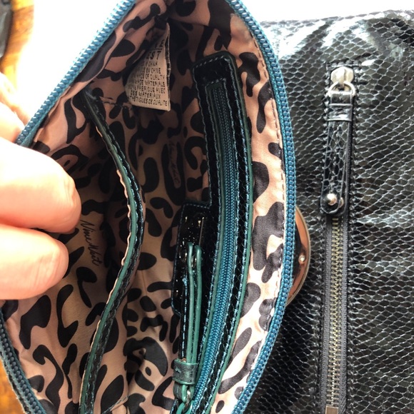 Nine West Reversible Black Green Clutch Snake Pattern On Both Sides Kiss Lock - Picture 4 of 15